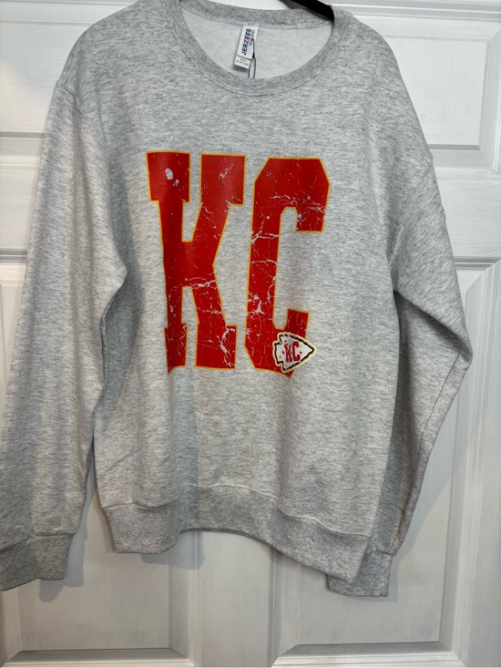Jerzees Tops - Jerzees Gray Crewneck with Distressed Red KC Graphic